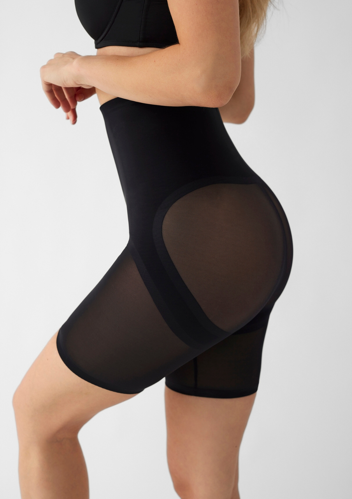 Ψηλόμεσο μαύρο push up σορτς Promise – πλάγια όψη